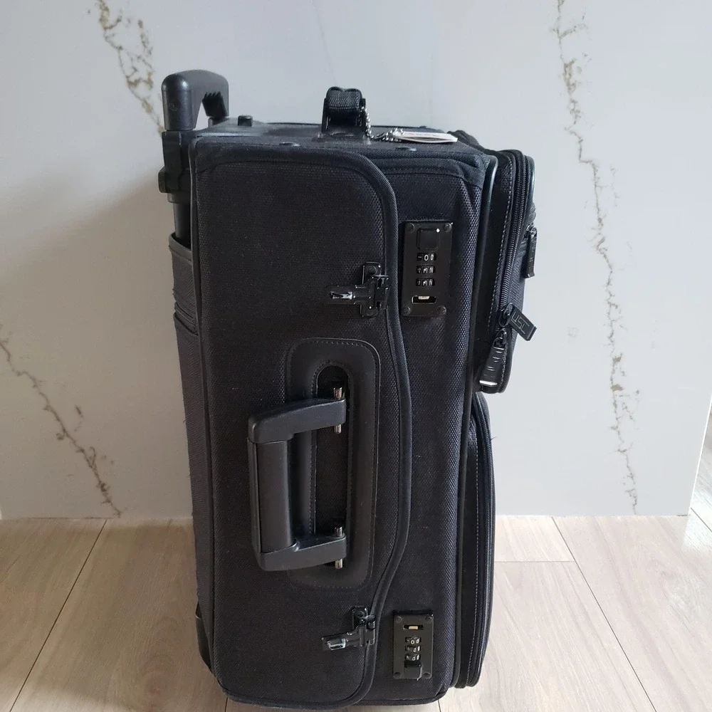 American Tourister Black 18
